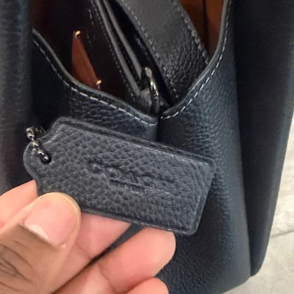 Coach Lana Shoulder Bag 23 - Picture 4 of 7